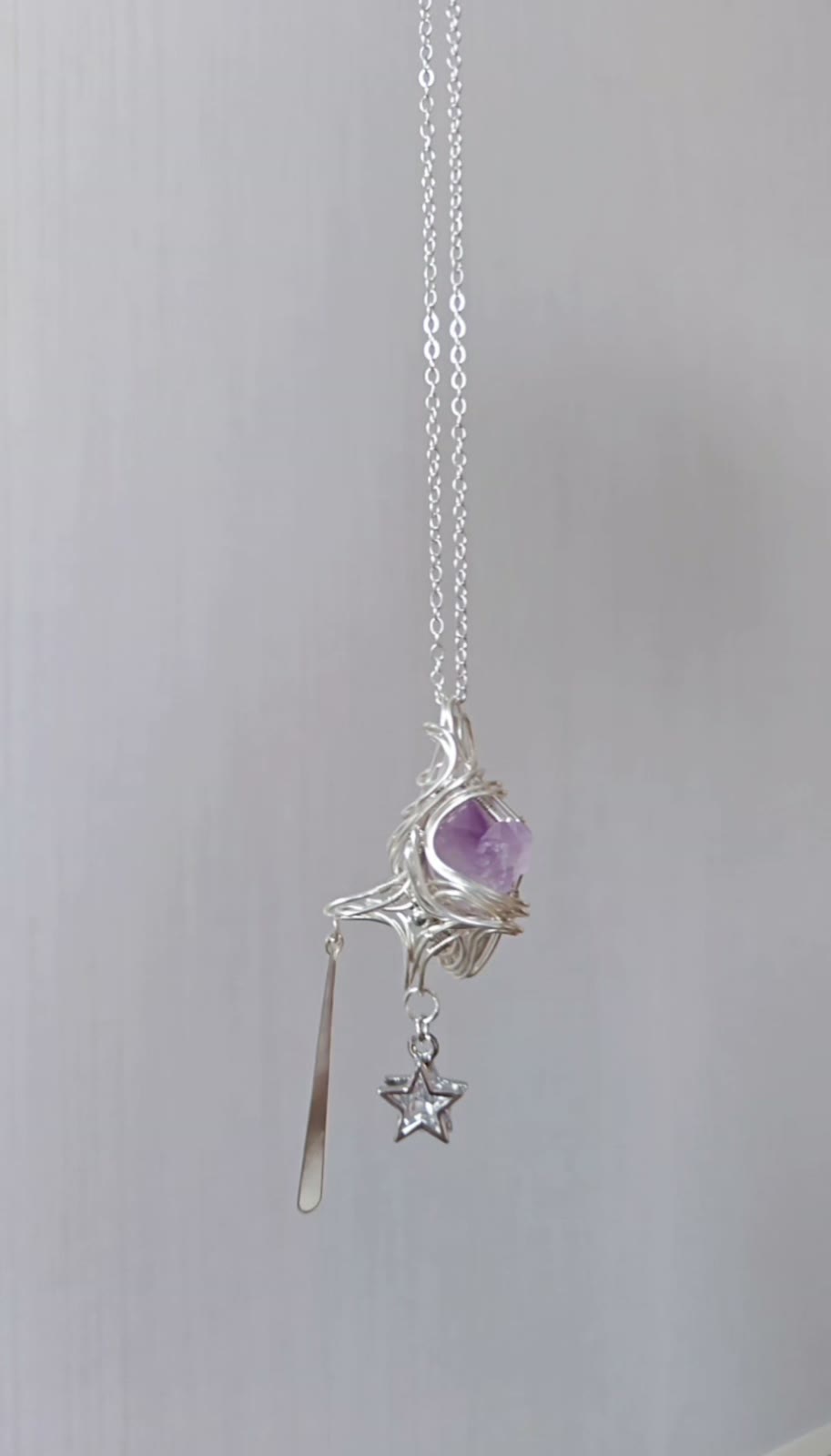 Collier pendentif améthyste artisanal torsadé de fil