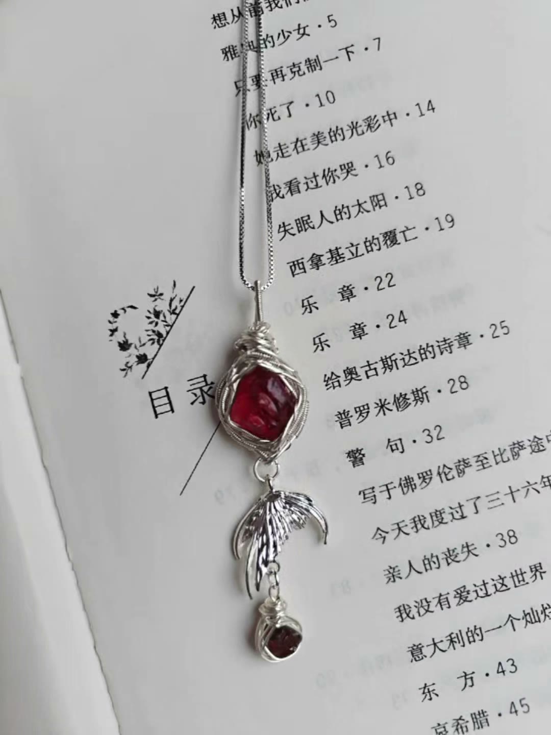 Collier en fil torsadé avec queue de sirène
