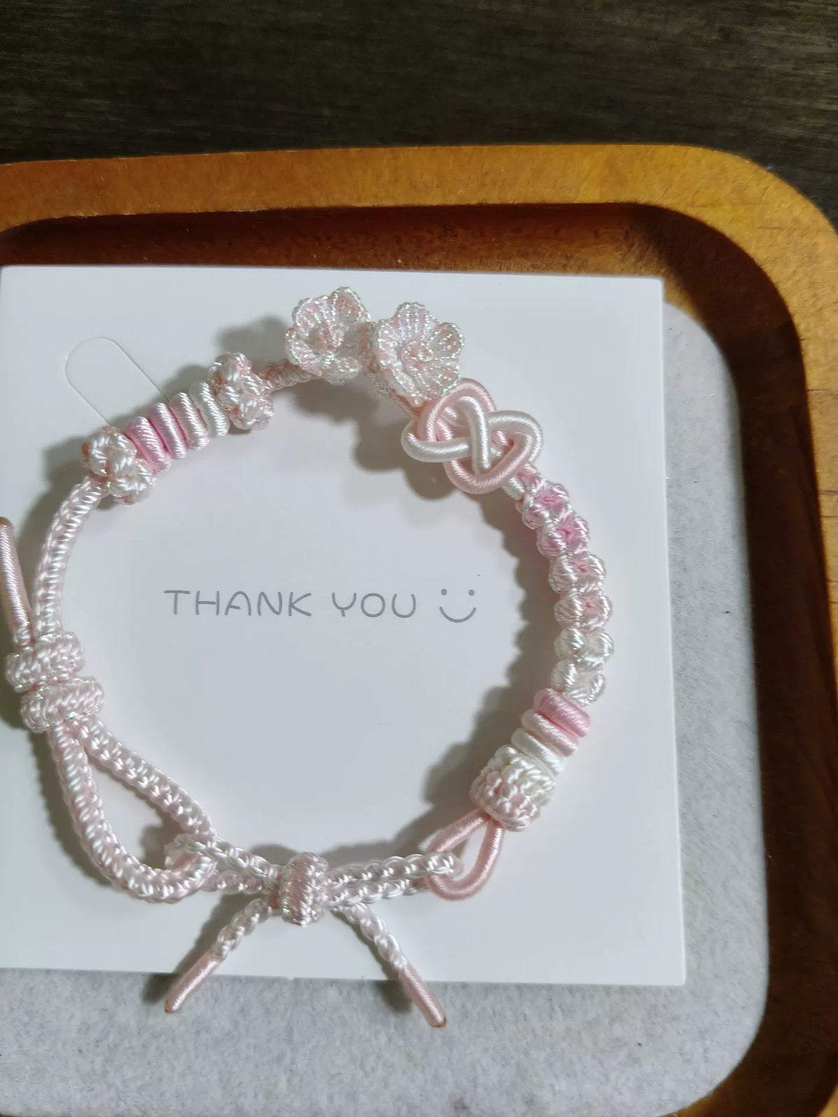 Handgewoven roze-wit verloop armbandkoord
