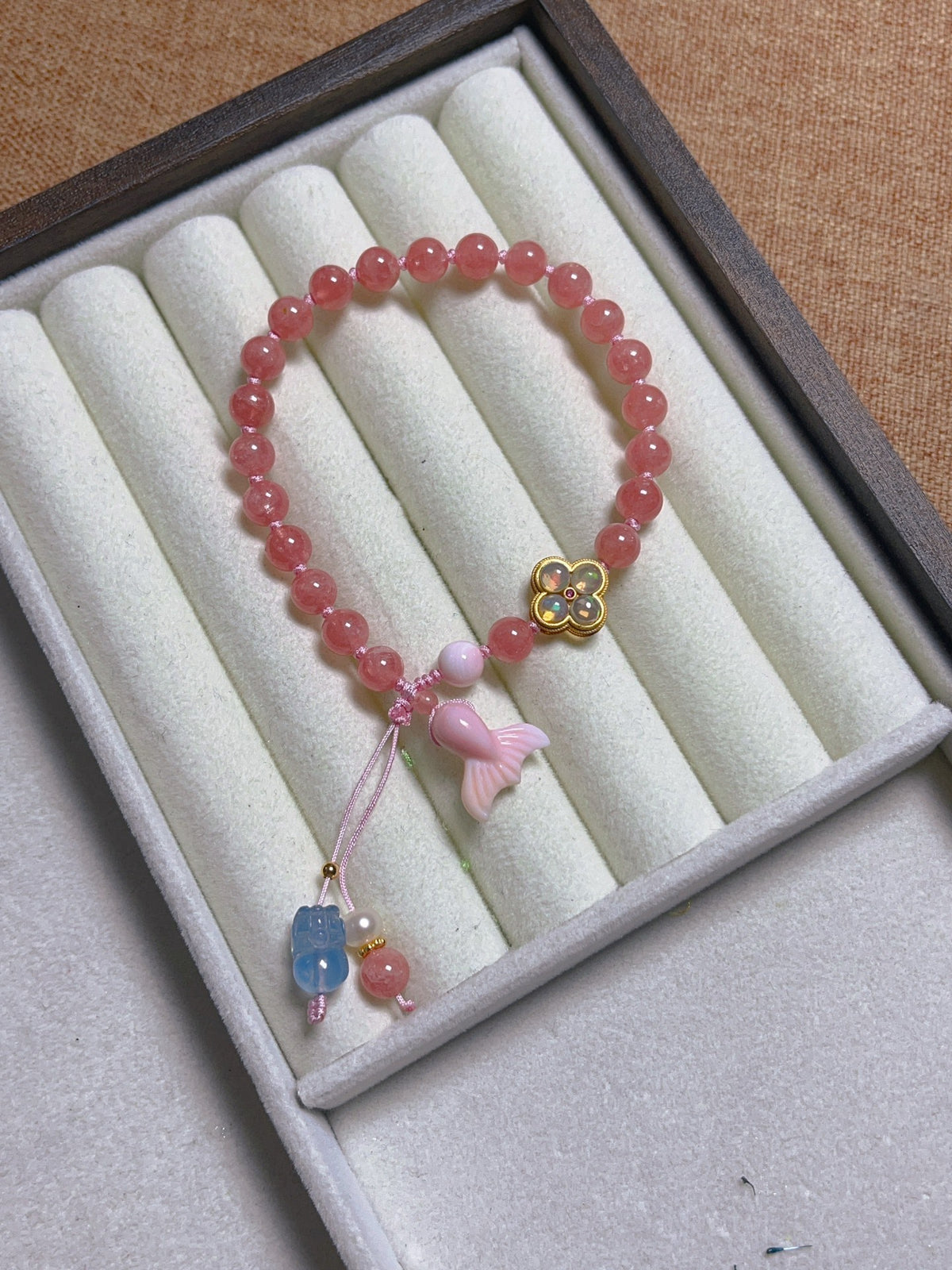 Rhodochrosit-Perlenarmband mit Opal-Kleberanhänger