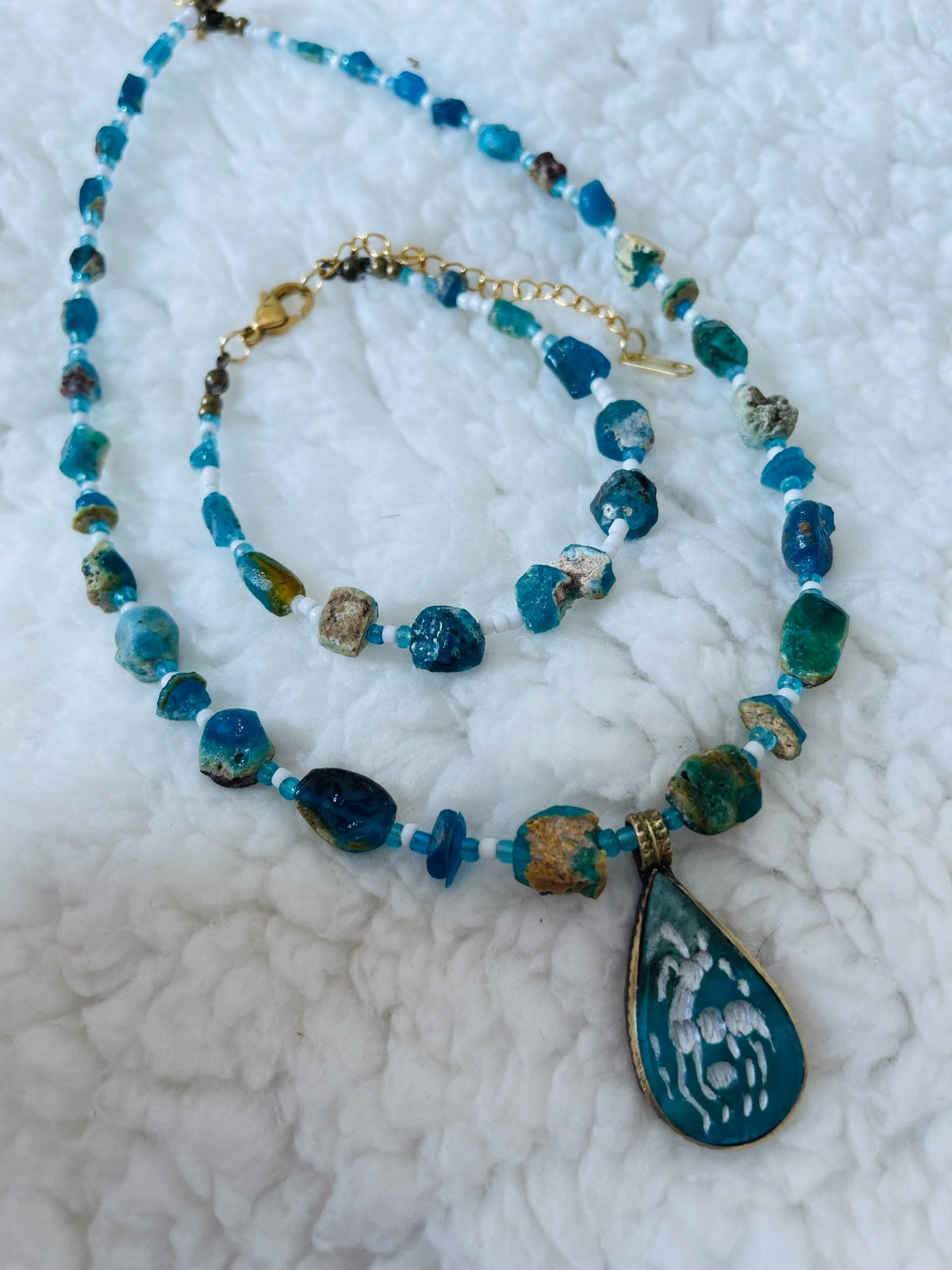 Conjunto de Colar e Pulseira em Vidro Romano Antigo