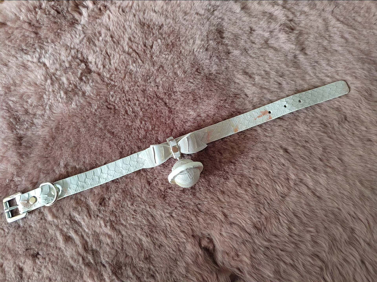 Collier pour chien effet peau de serpent blanc
