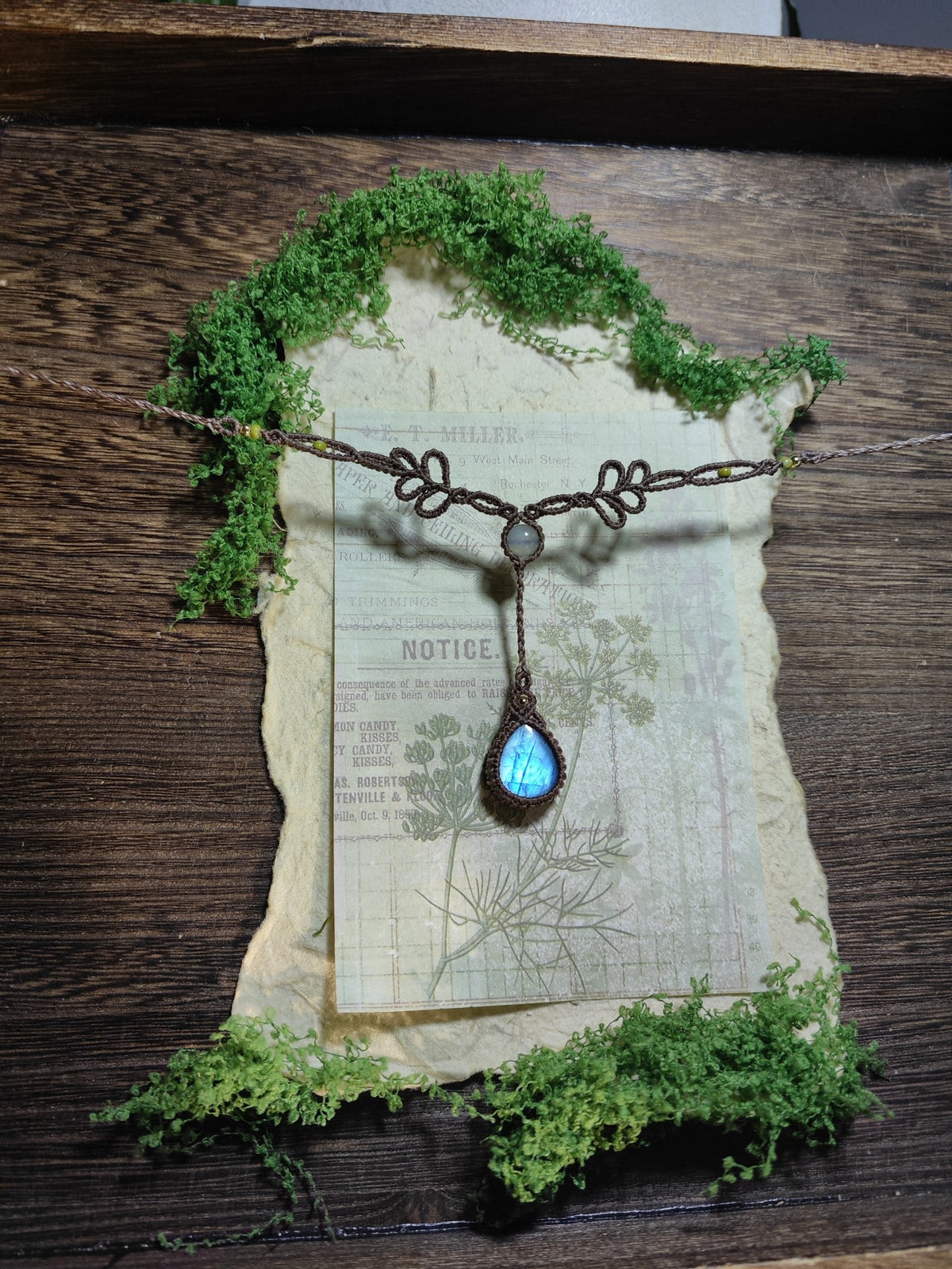 Collier macramé labradorite goutte d'eau cordon marron foncé
