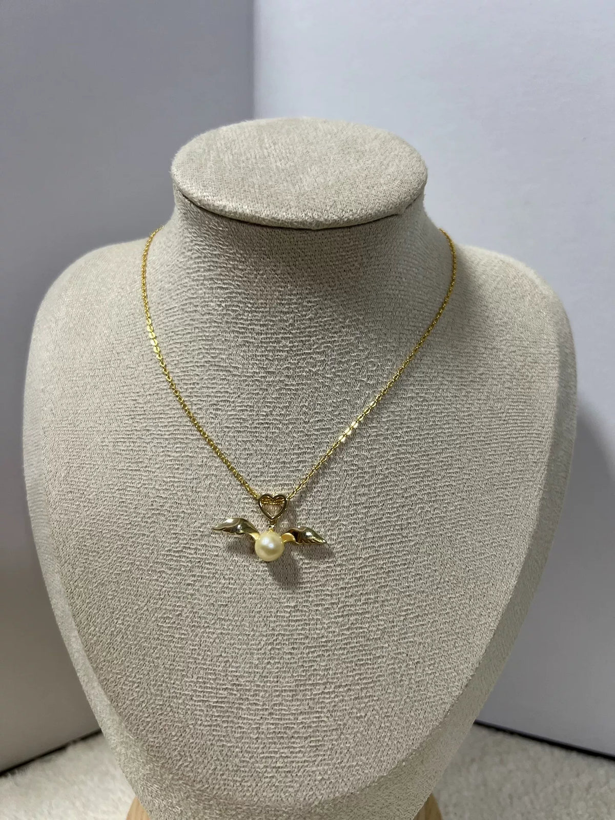 Collier Pendentif Cœur Ailé et Perle Or