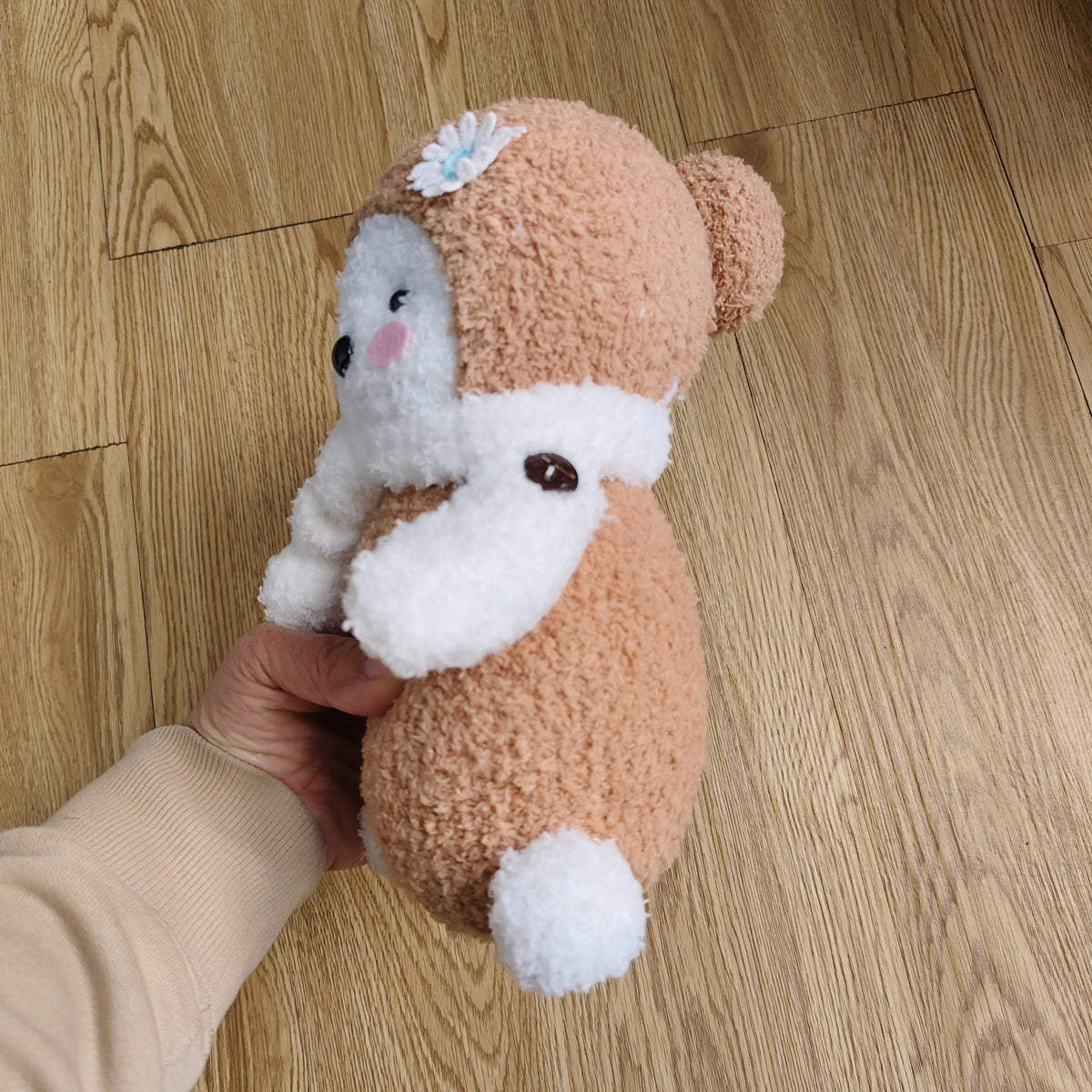 Poupée en peluche artisanale en chenille
