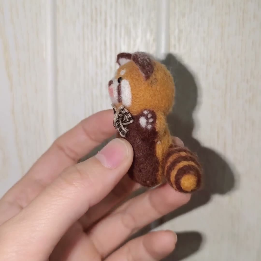 Handgemaakte vilten wol knuffelhanger rode panda