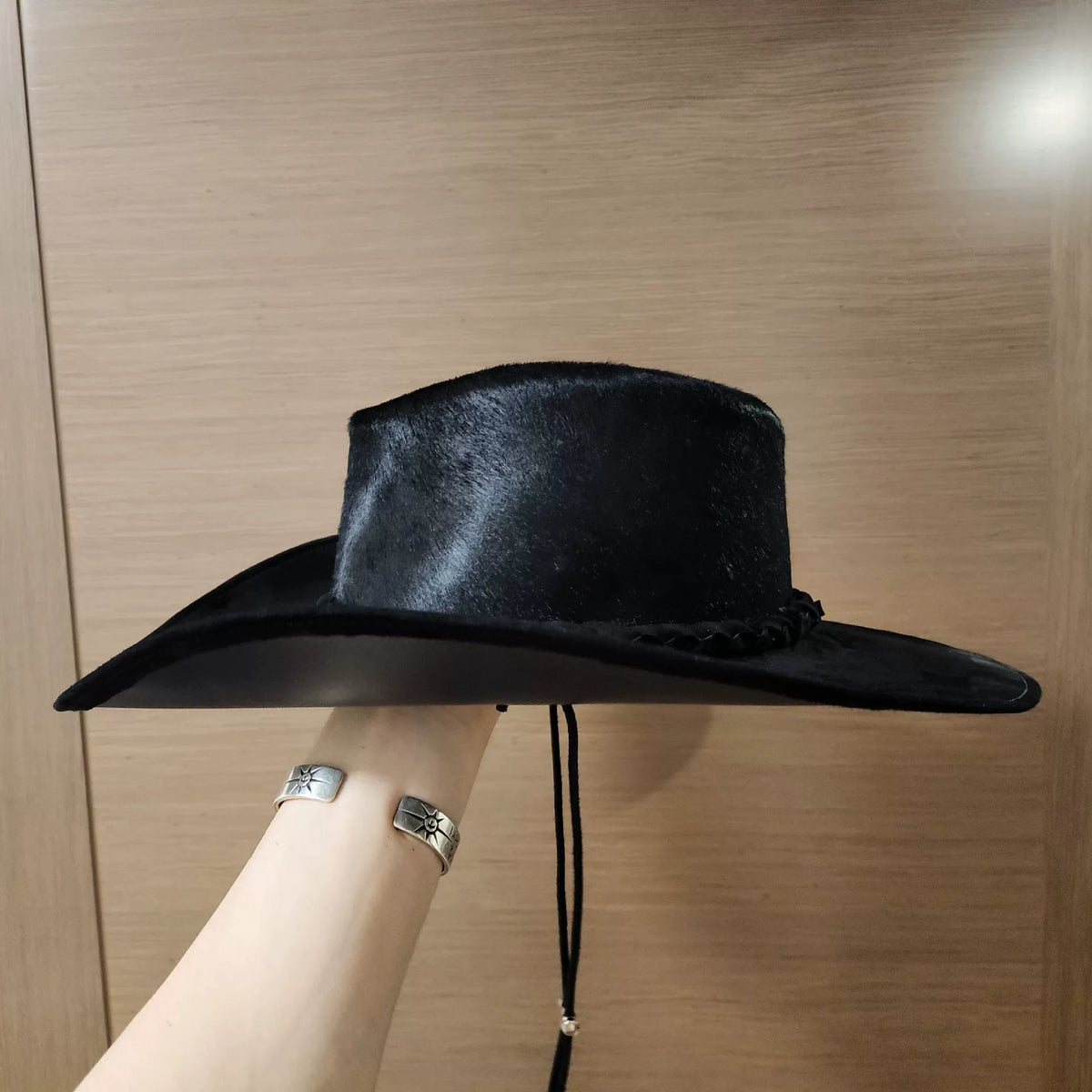 Chapéu Cowboy Western Preto Feito àão com Fita Trançada