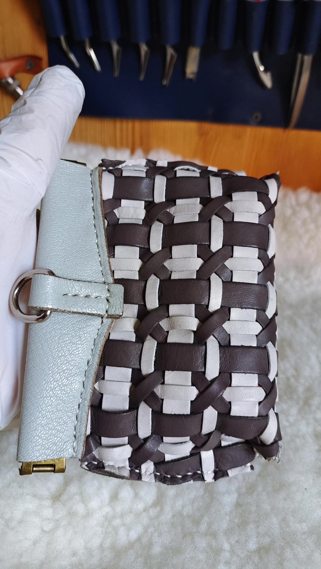 Custodia in Pelle Intrecciata a Mano per Oggetti da Collezione