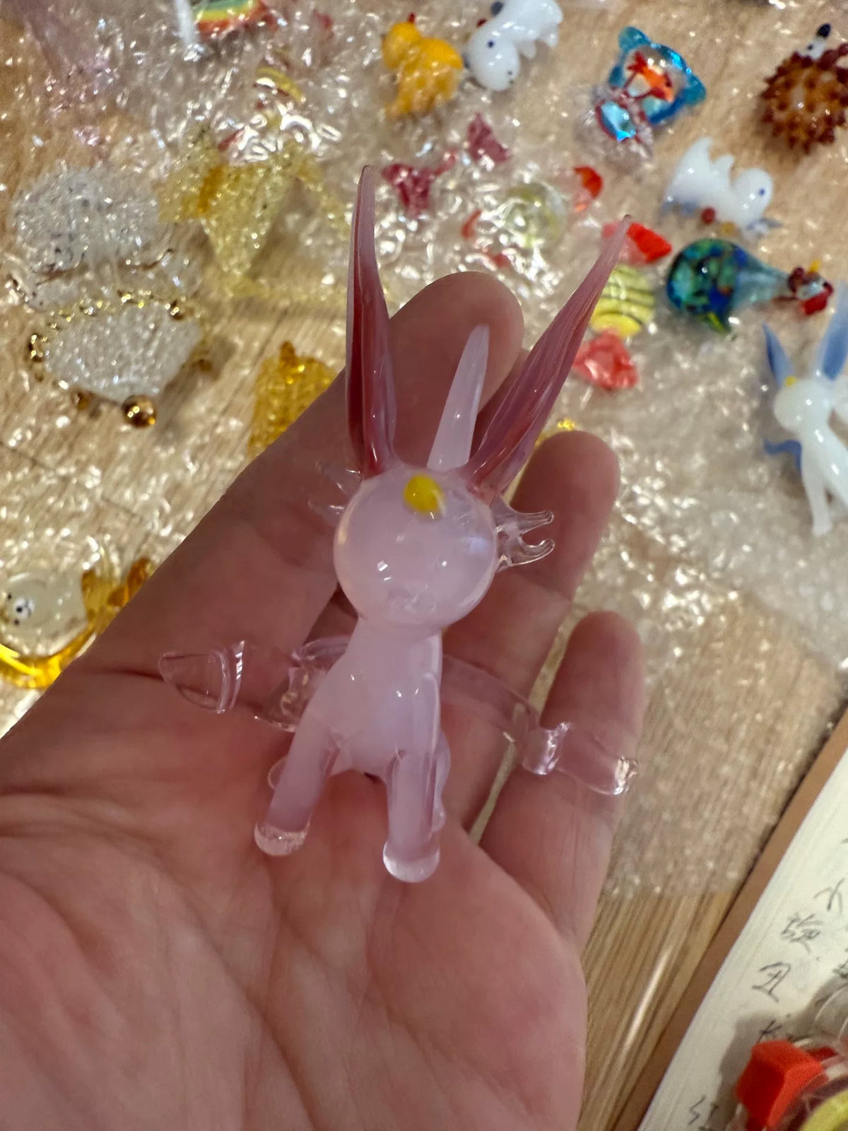 Figurine de renard en verre artisanal rose, décoration de bureau