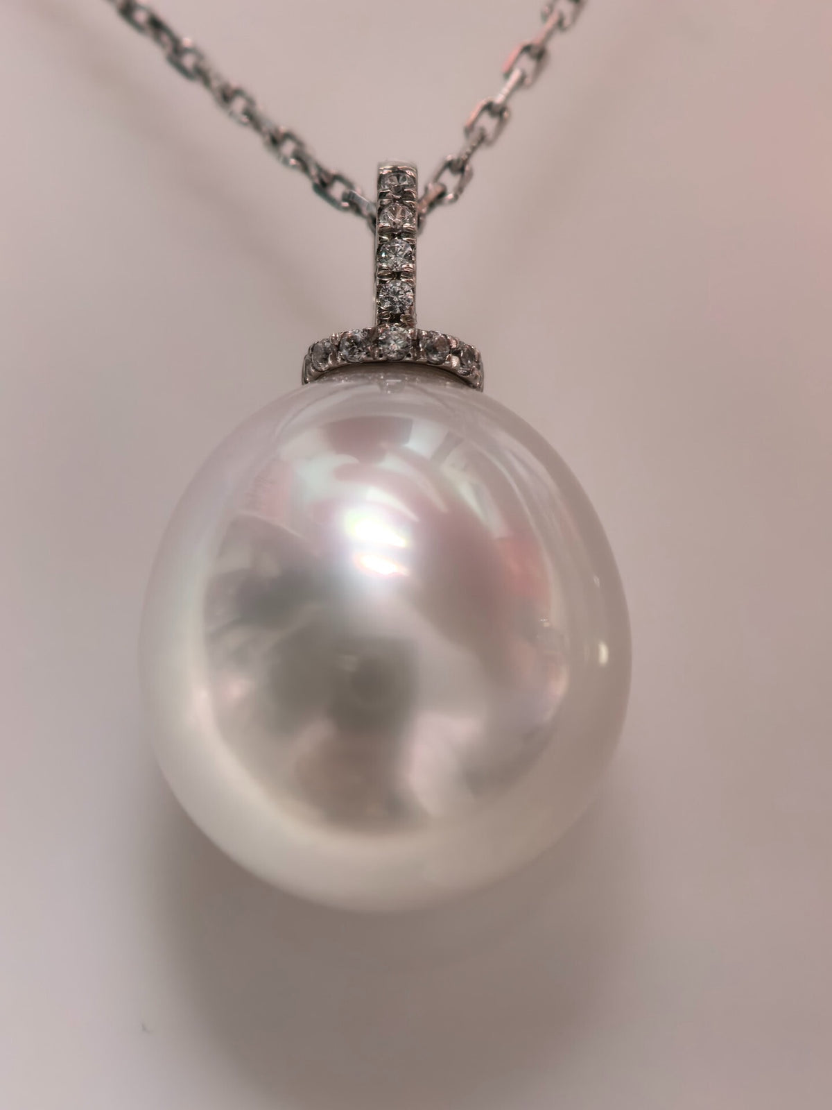 13mm Äggpärla med halsband i 18k vitt guld