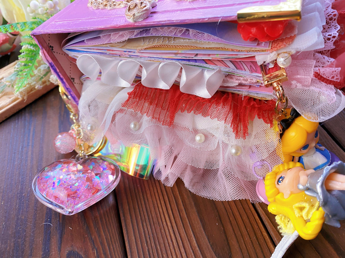 Junk Journal Fantasy Artigianale con Copertina a Cuore Oro