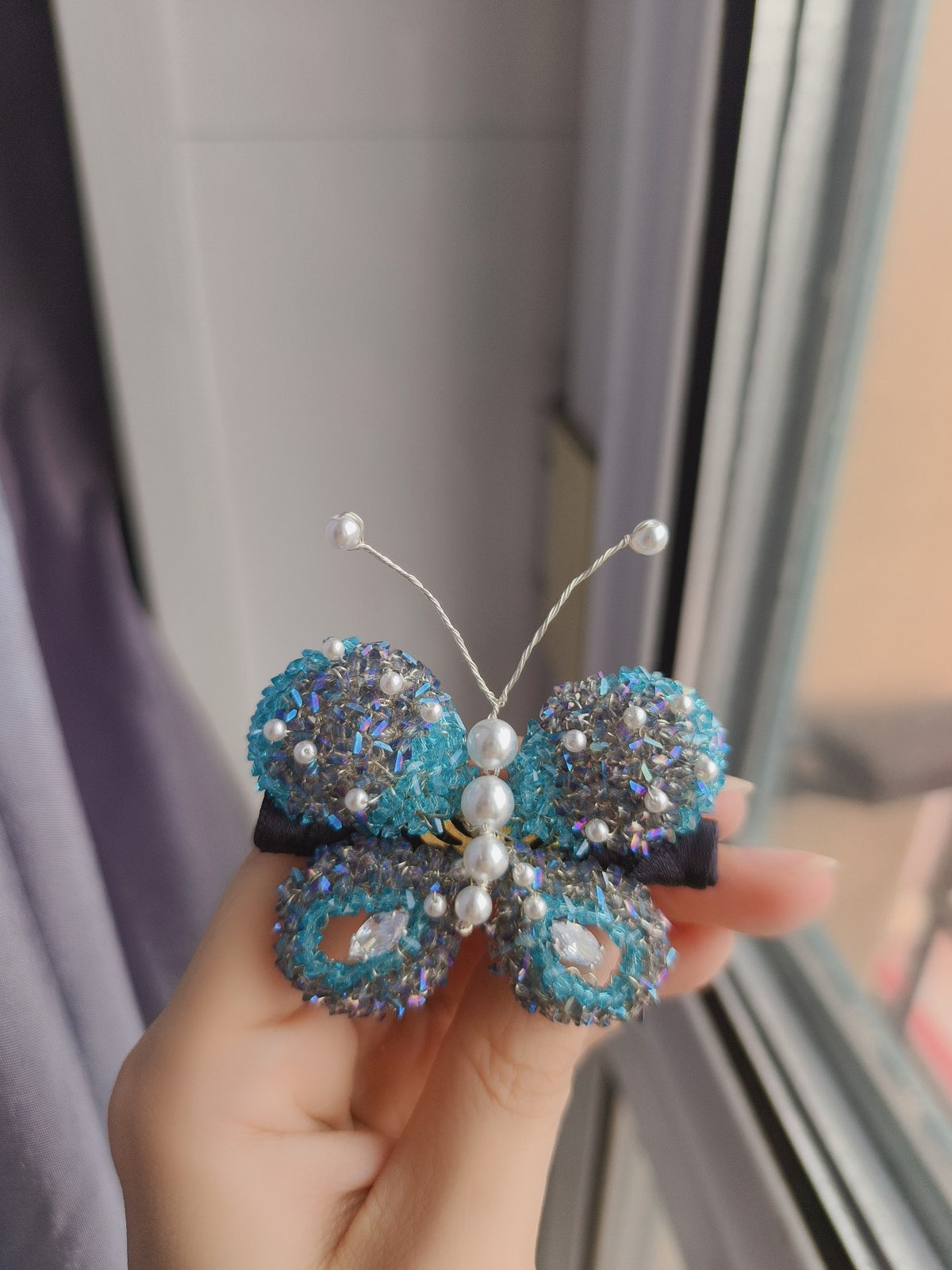 Butterfly Hair Clip Iridescent Gradient Blue