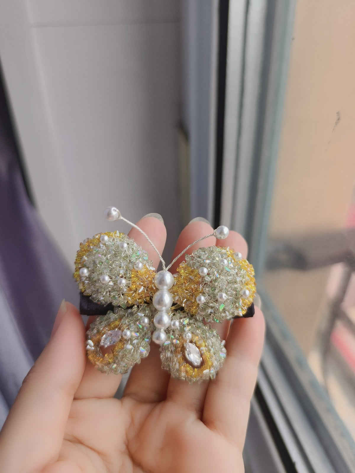 Butterfly Gradient Mesh Pearl Hair Clip