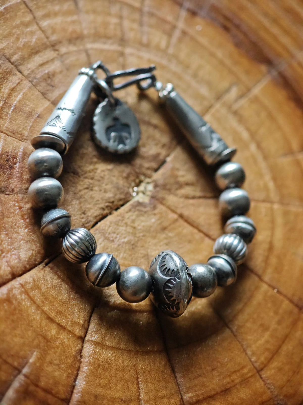 Bracciale artigianale in argento 925 con perle tribali
