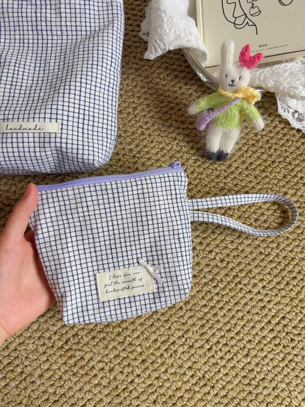 Handgakte vintage handgewweven katoenen etui en schouertas set