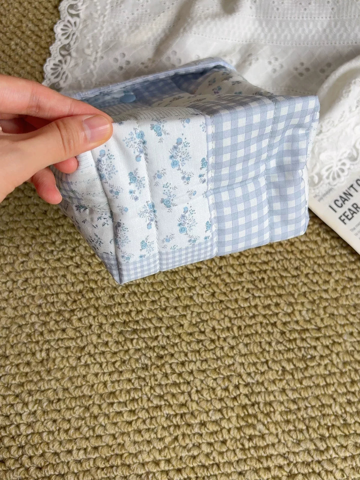 Gesteppte Patchwork-Schultertasche Meersalzblau