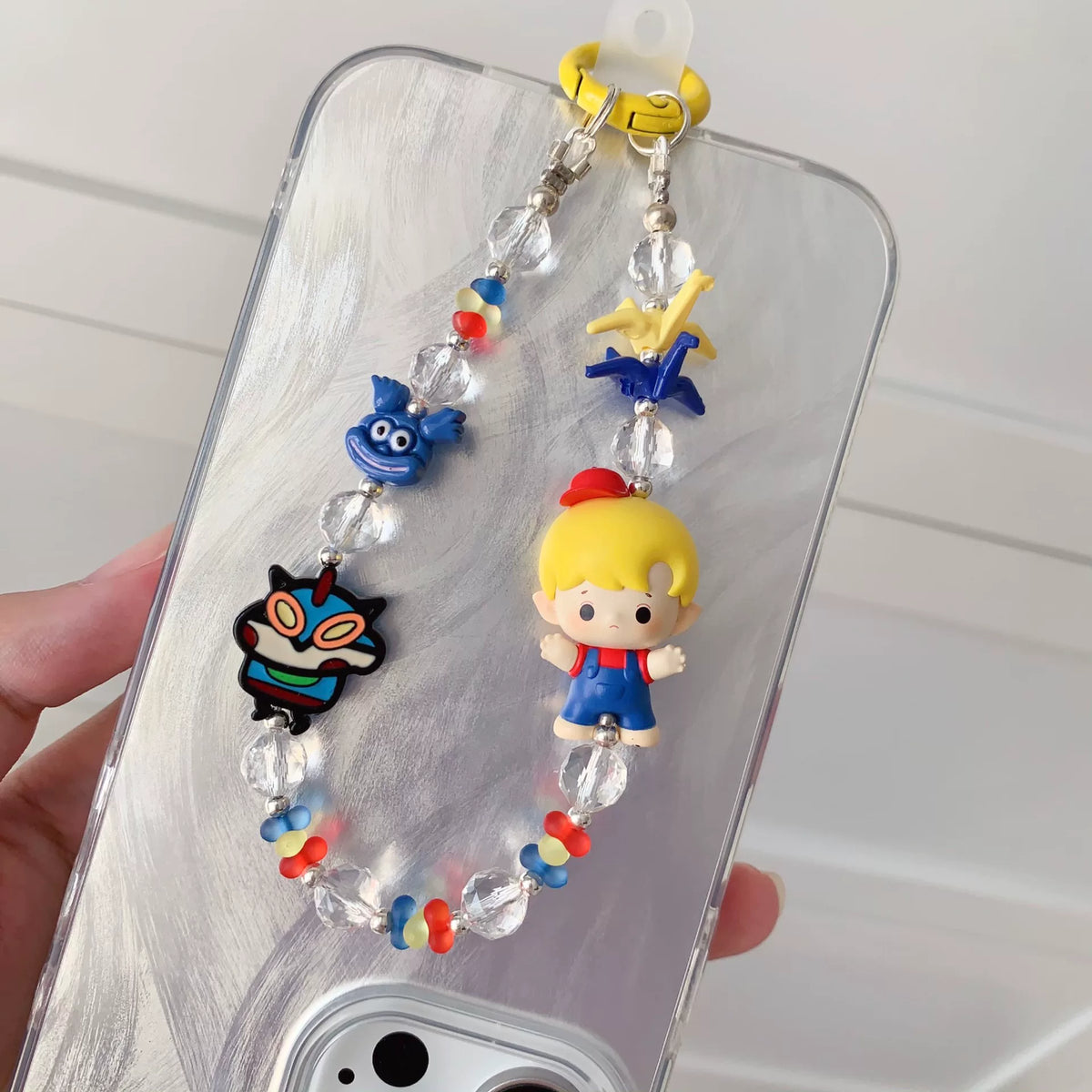 Porte-phone HACCI avec perles et trois figurines
