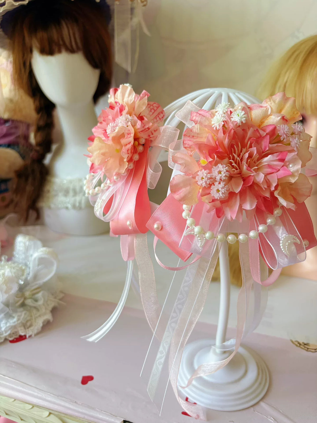 Roze Lolita handakte haarornels met bloemen en parelen