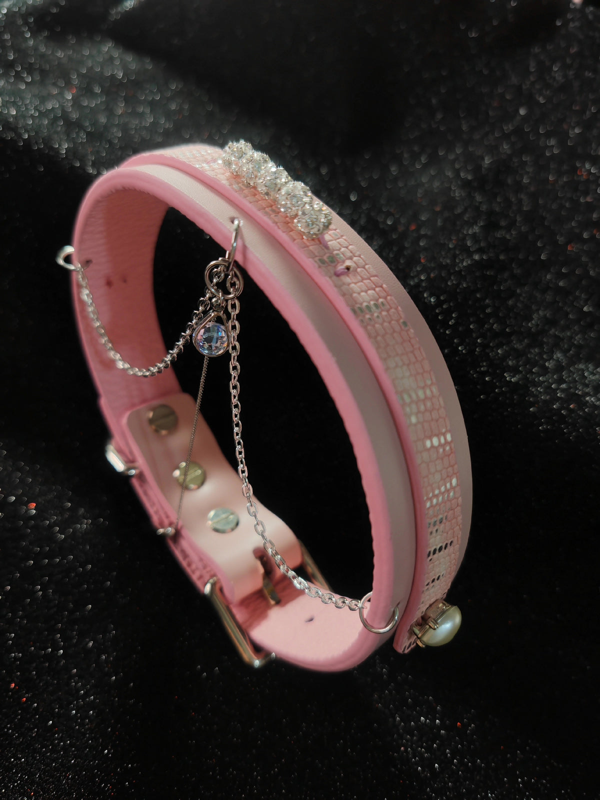 Rosafarbenes Leder-Prisma Halsband mit Kristallanhänger