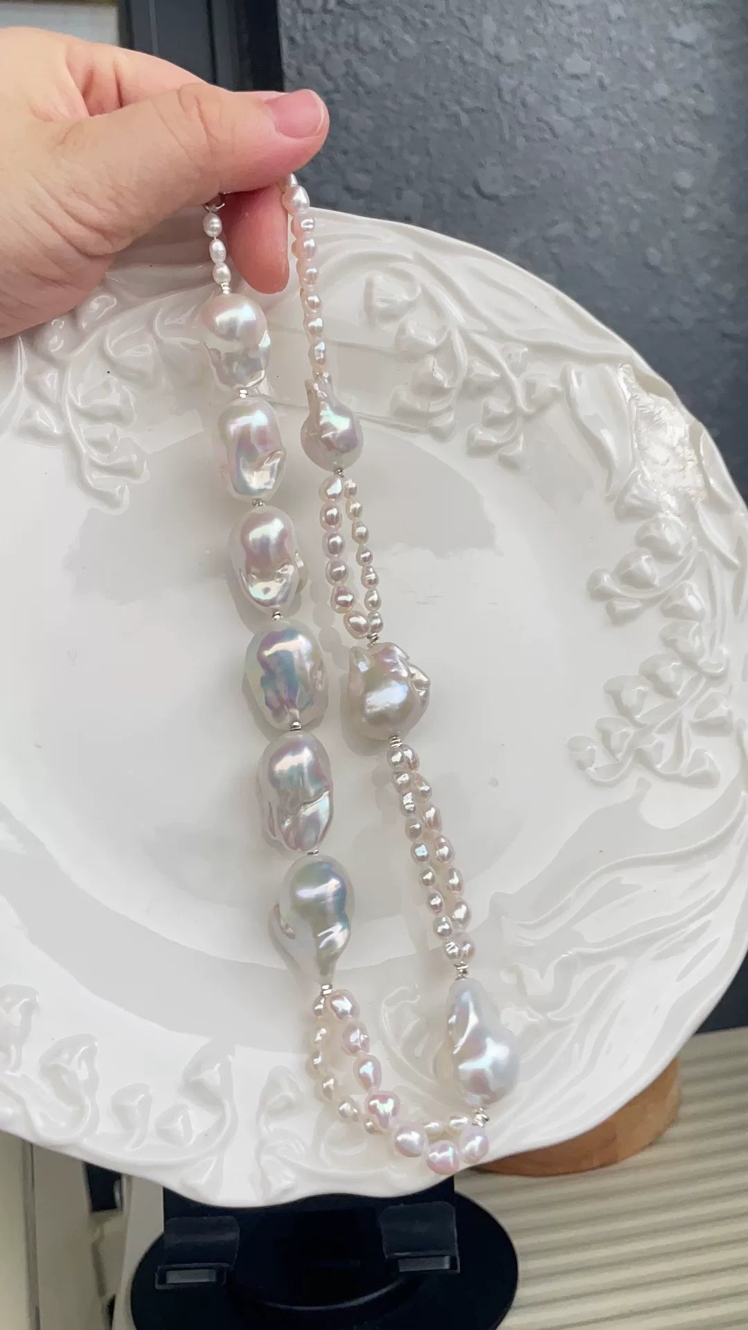 Collier de perles baroque d'eau douce irisé