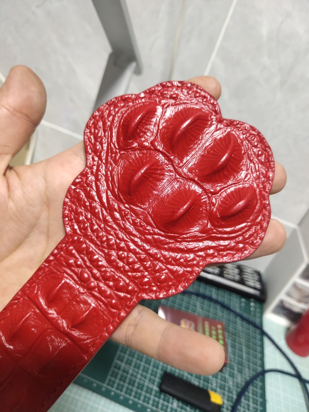 Red Cowhide Cat Paw Crocodile Pattern Paddle