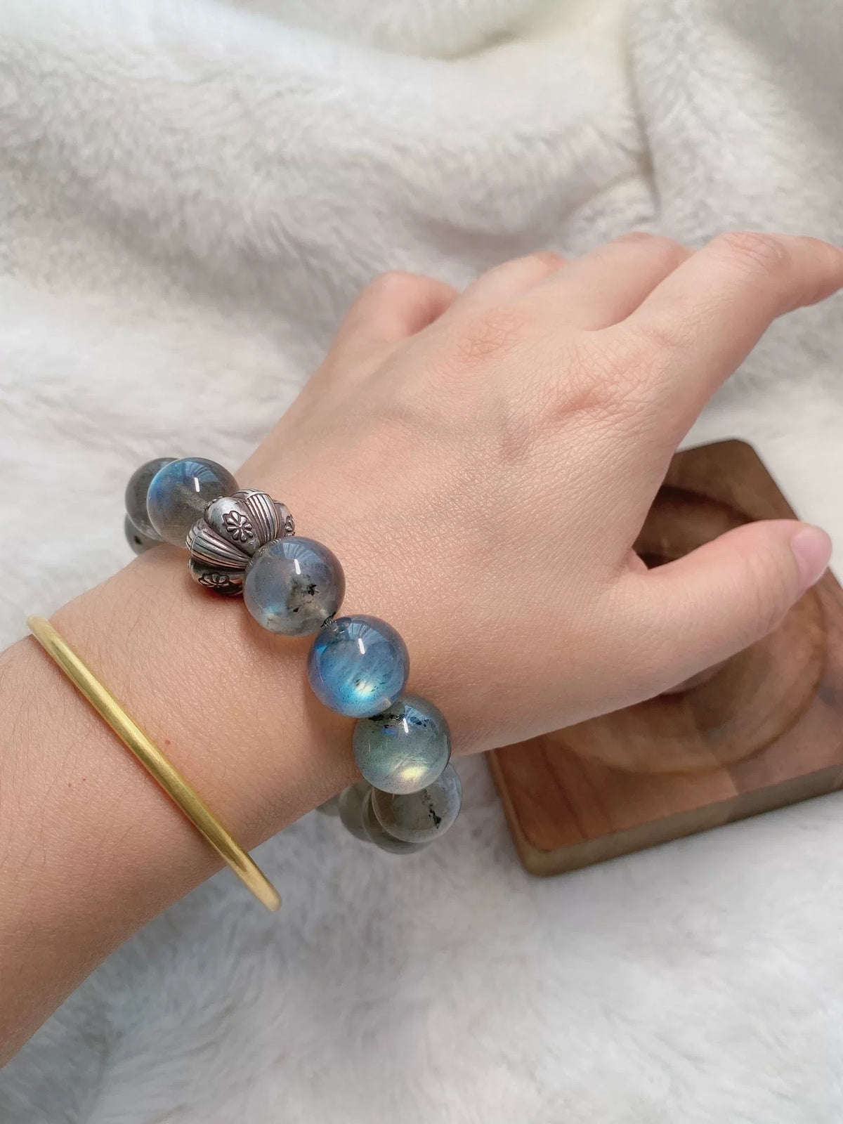 ラブラドライトのビーズブレスレット シルバーアクセント