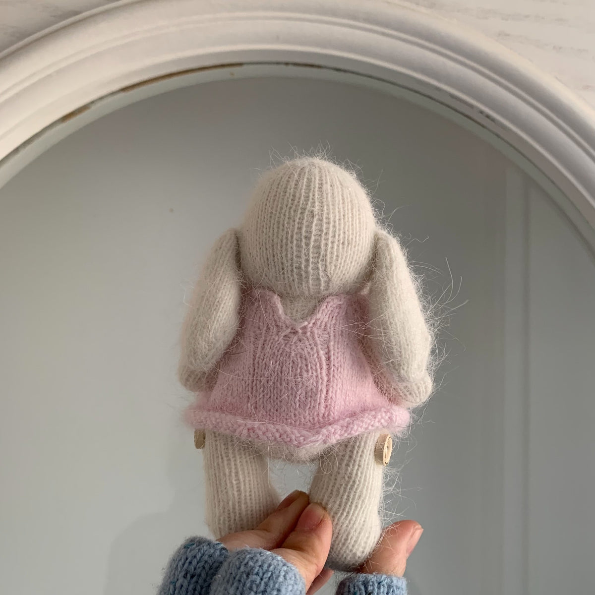 Coniglio peluche ricamato con abito rosa