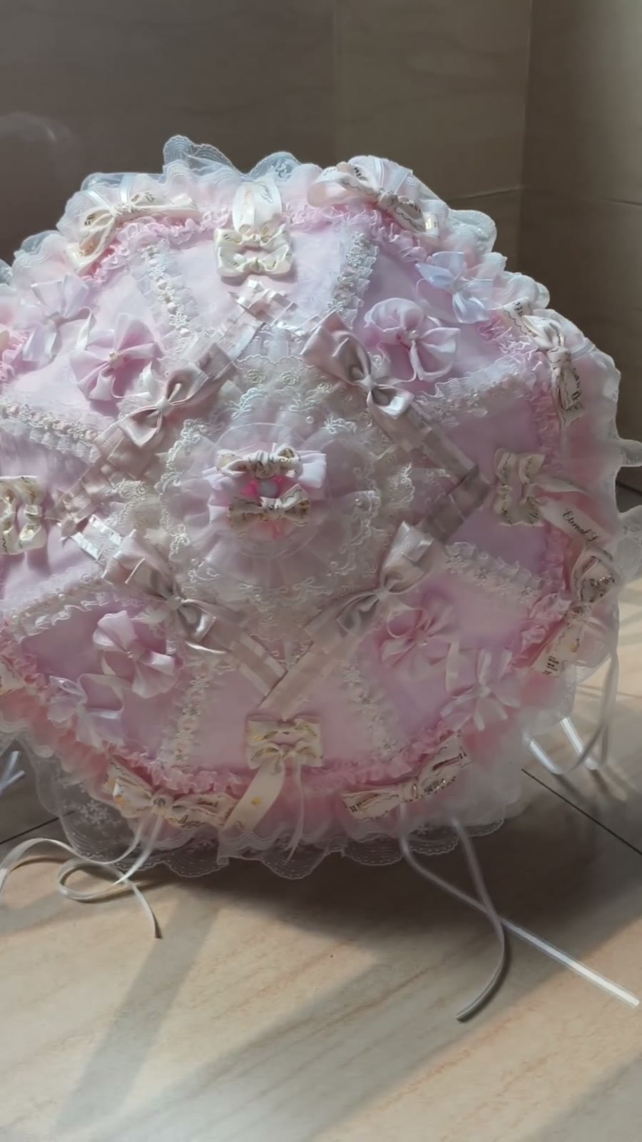 Ombrelle en dentelle Lolita rose et dorée, faite à la main