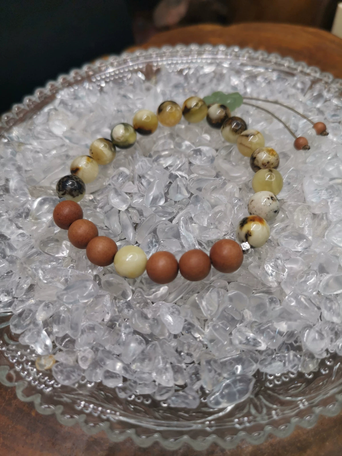 Pulseira de Borboleta em Jade, Sândalo e Âmbar