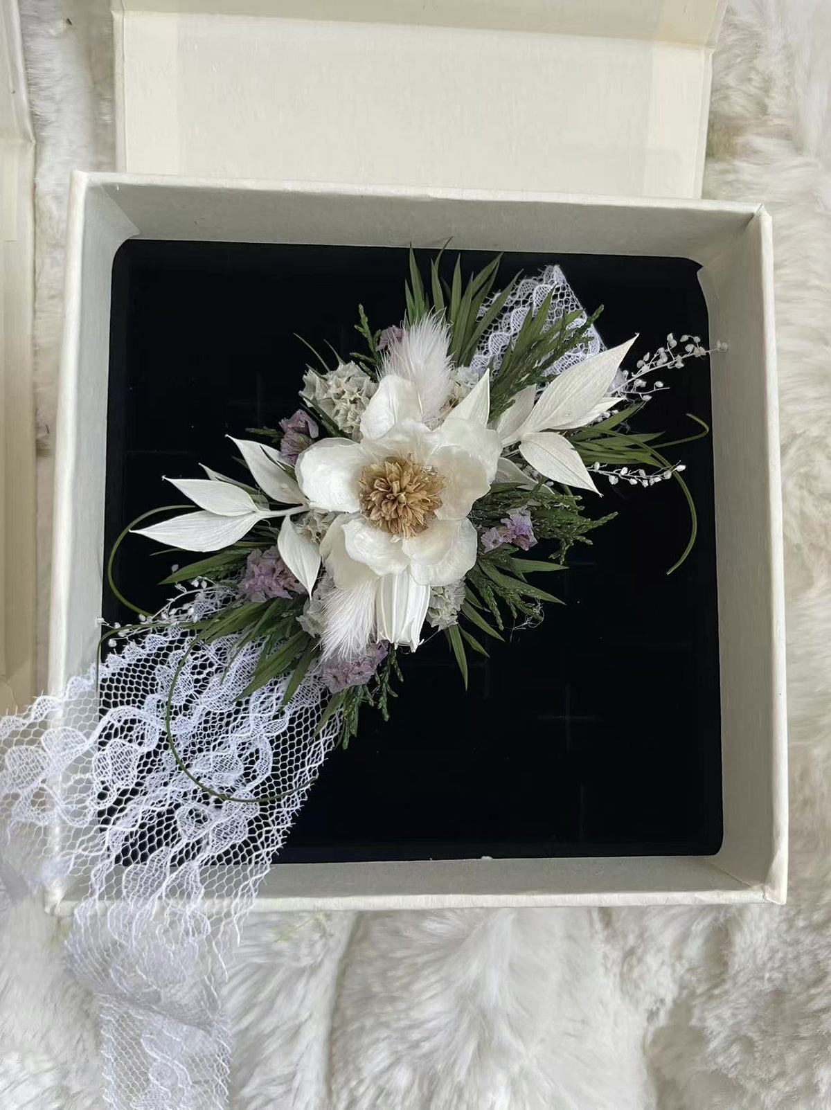 Corslete de Pulso de Flor Preservada Branco e Roxo