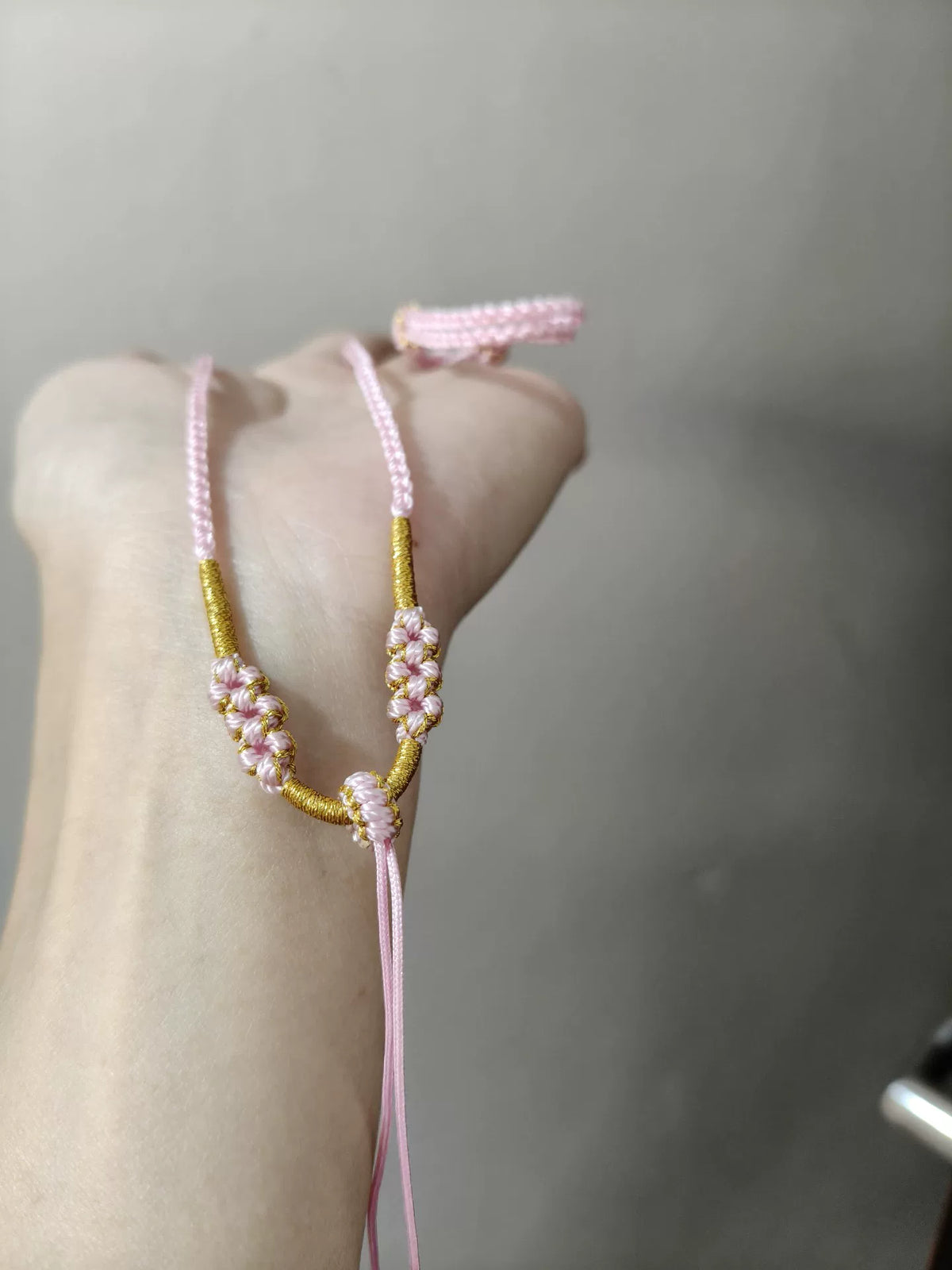 Cordino per collana intrecciato rosa e oro a mano