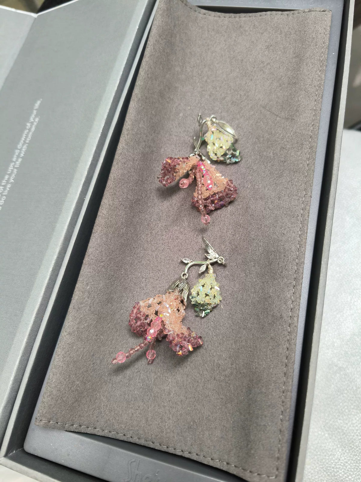 Brincos de Flores Móveis em Cristal Rosa