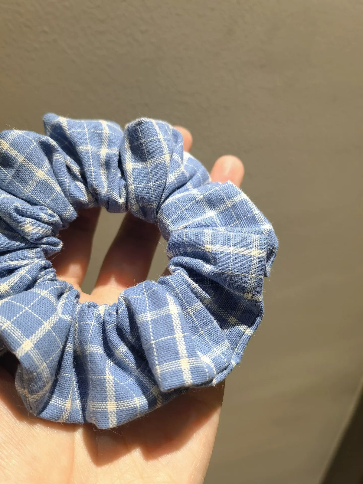 Elastico per capelli in cotone a quadretti blu