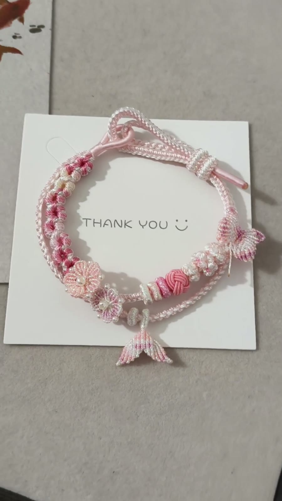 Pulseira Trancada em Gradiente Rosa e Branco Artesanal