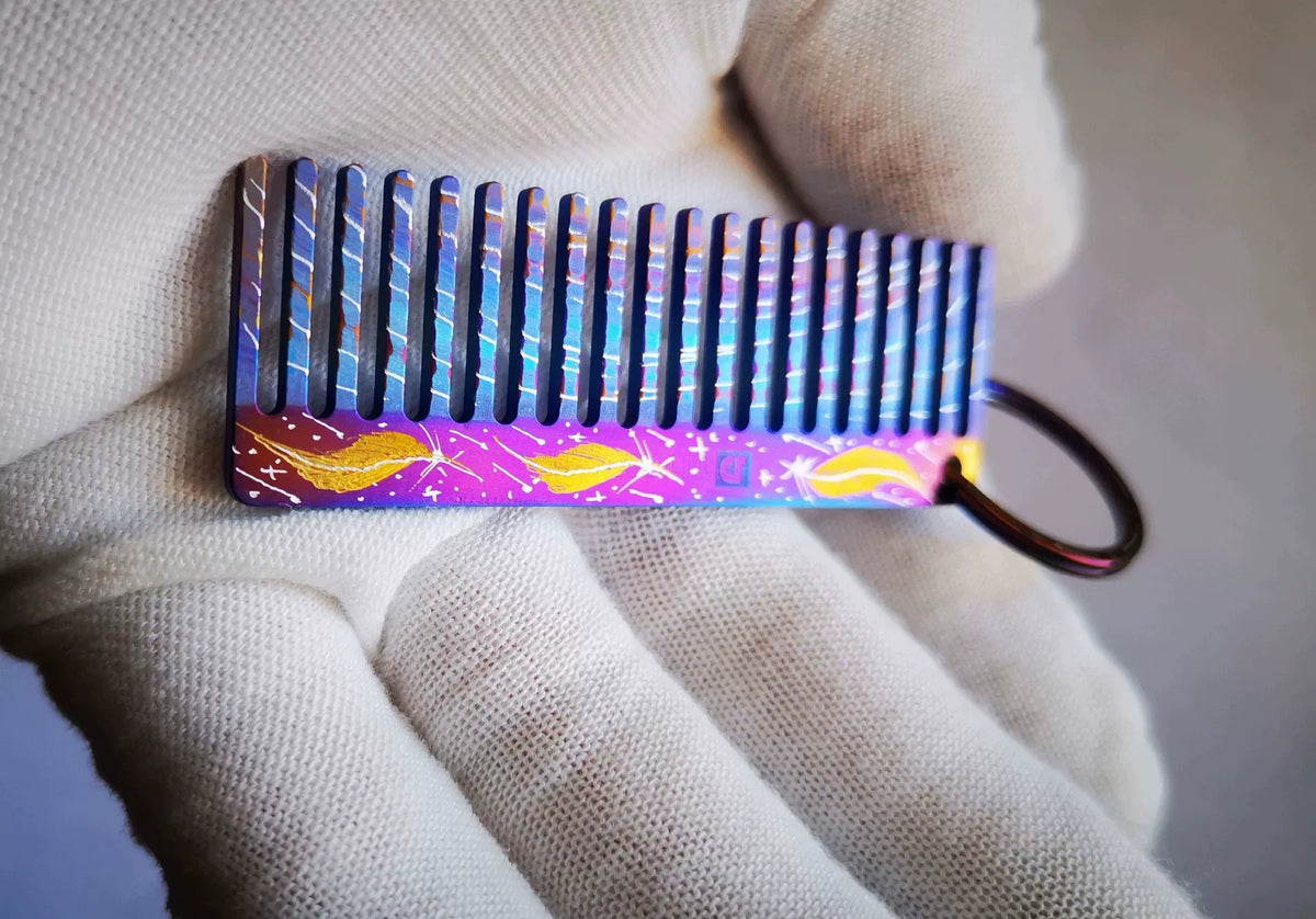 メートル定規付きチタン製キーチェーンコーム
