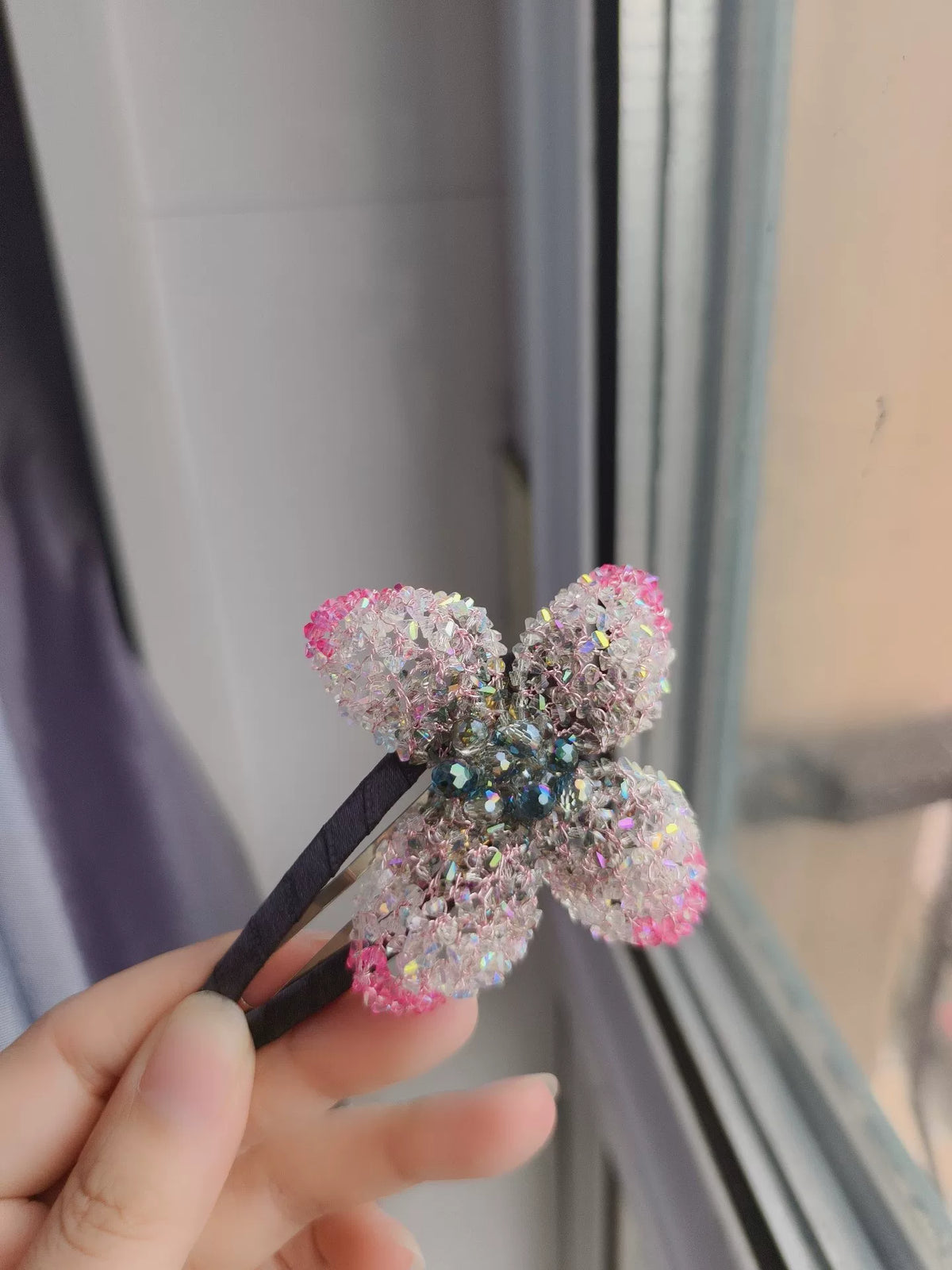 Grampo de Cabelo de Borboleta com Cristais