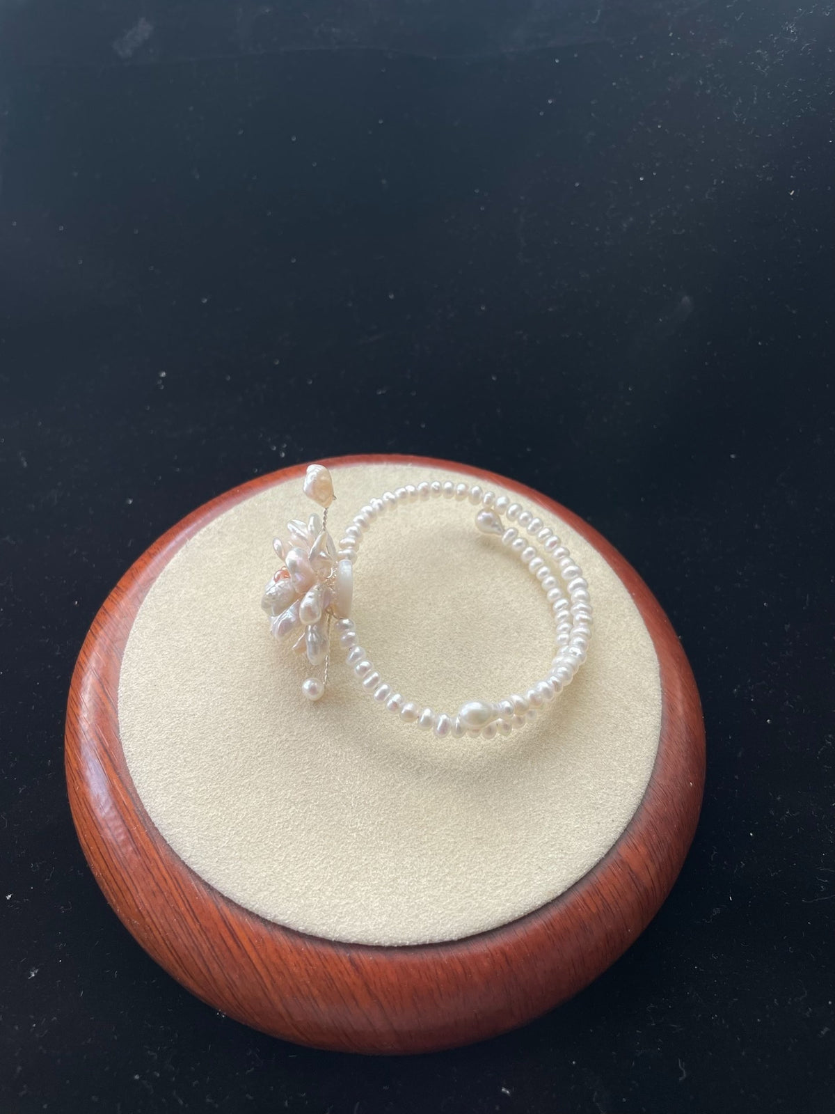 Armband mit Naturperlenblume
