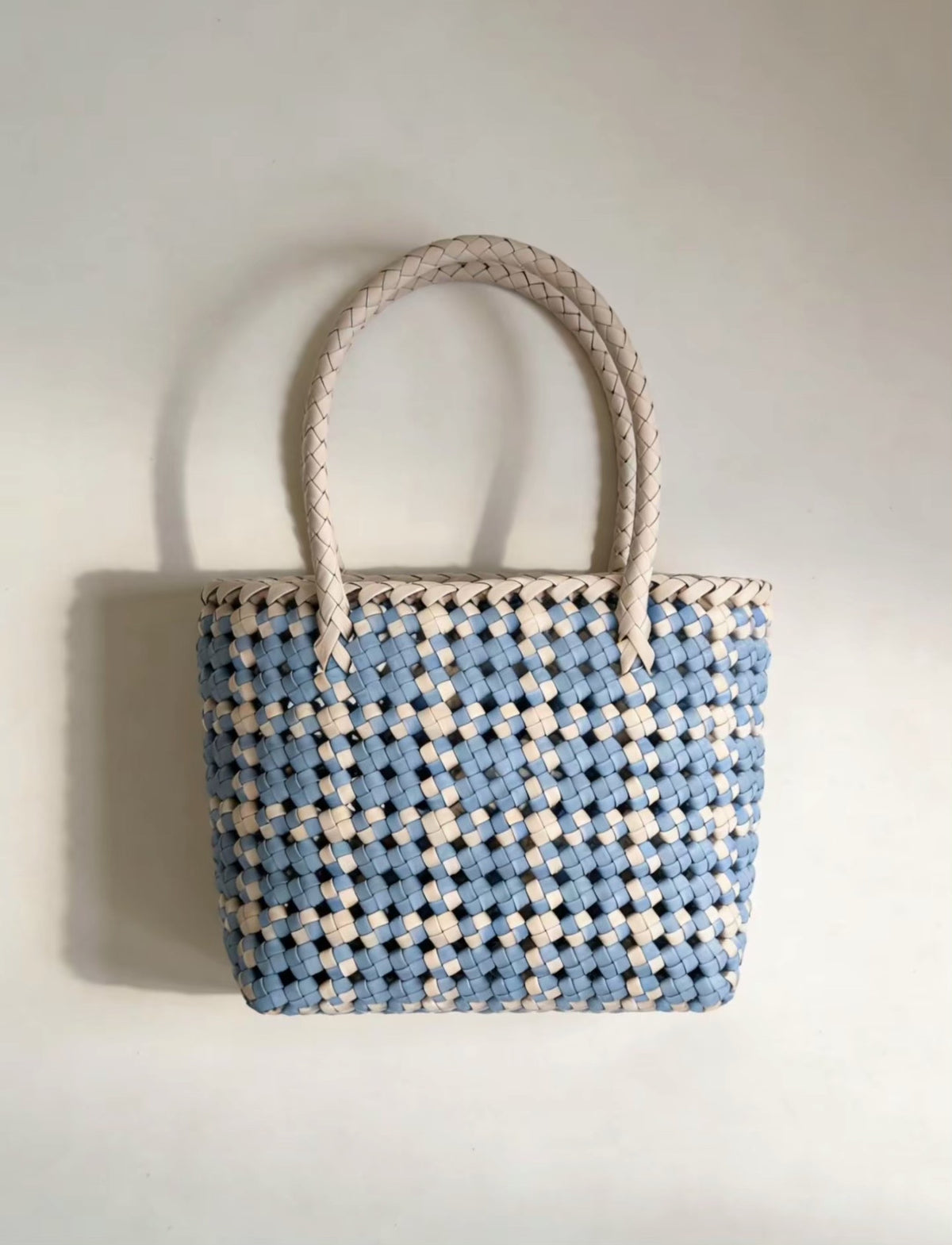 Bolsa de Vime Tecida à Mão Chá-Leite Azul
