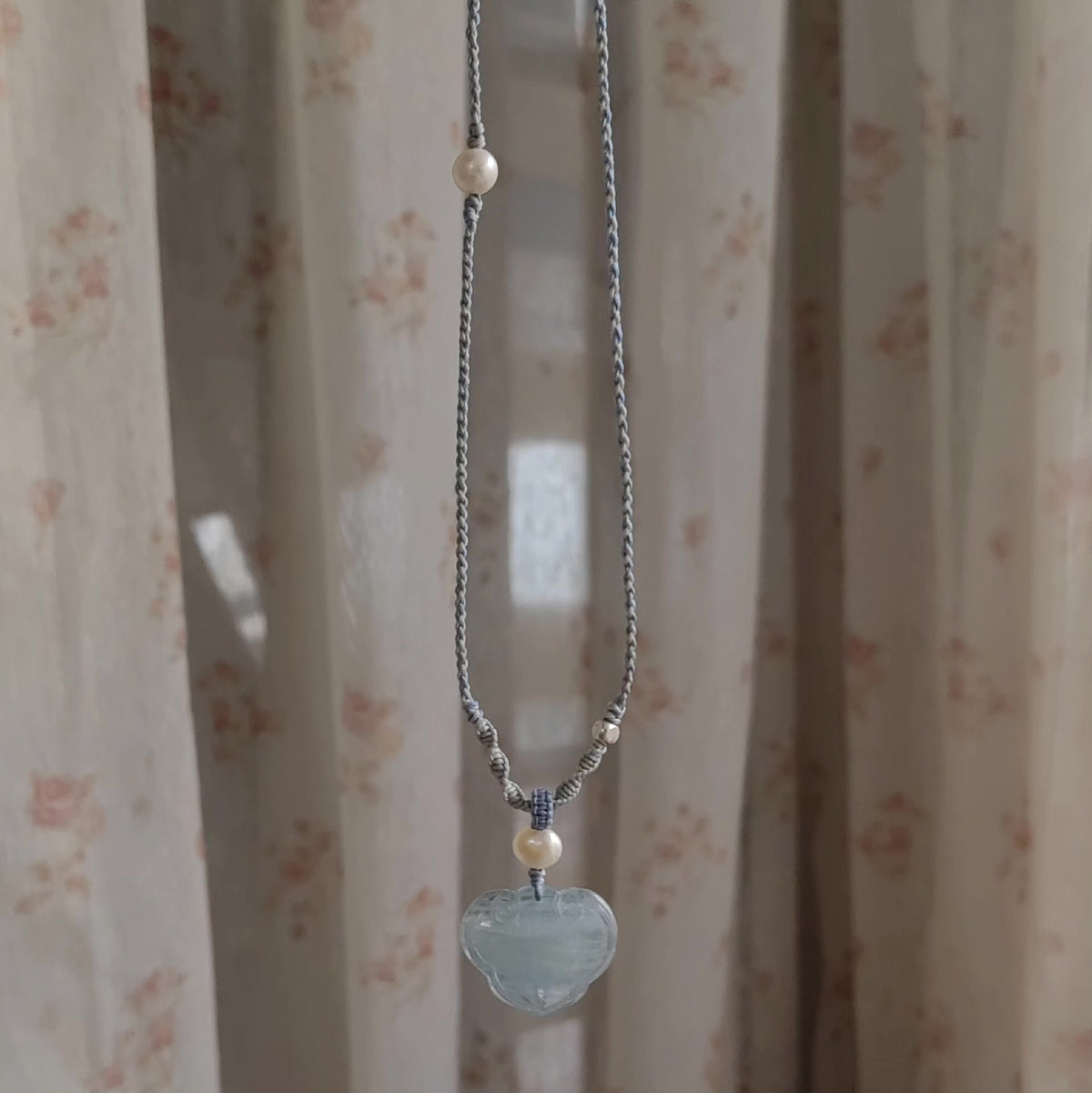 Collana con pendente Acquamarina Ruyi Lock annodato a mano