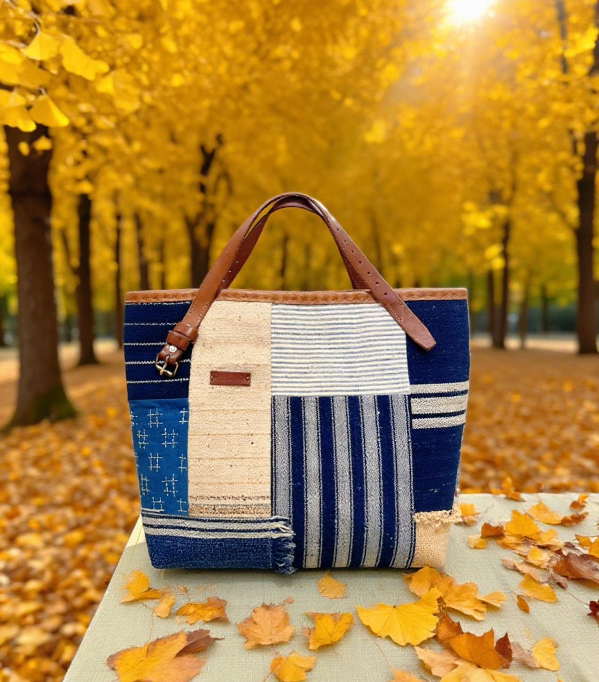 Handgefertigte Patchwork-Tasentasche blau-weiß gestreift