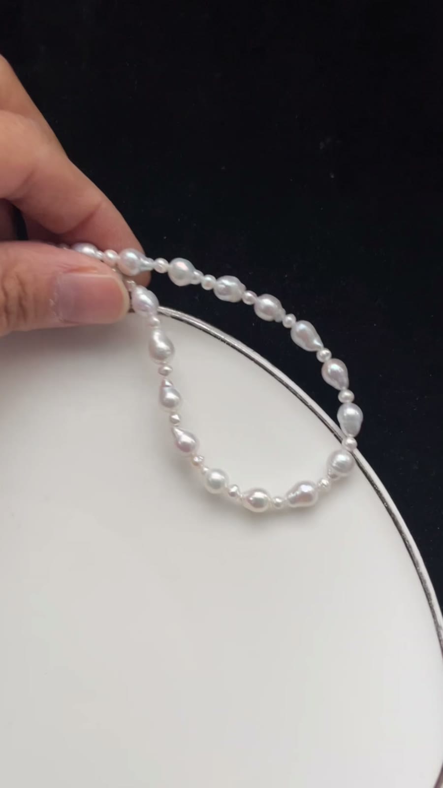 Collier fleur en perles baroques double porté