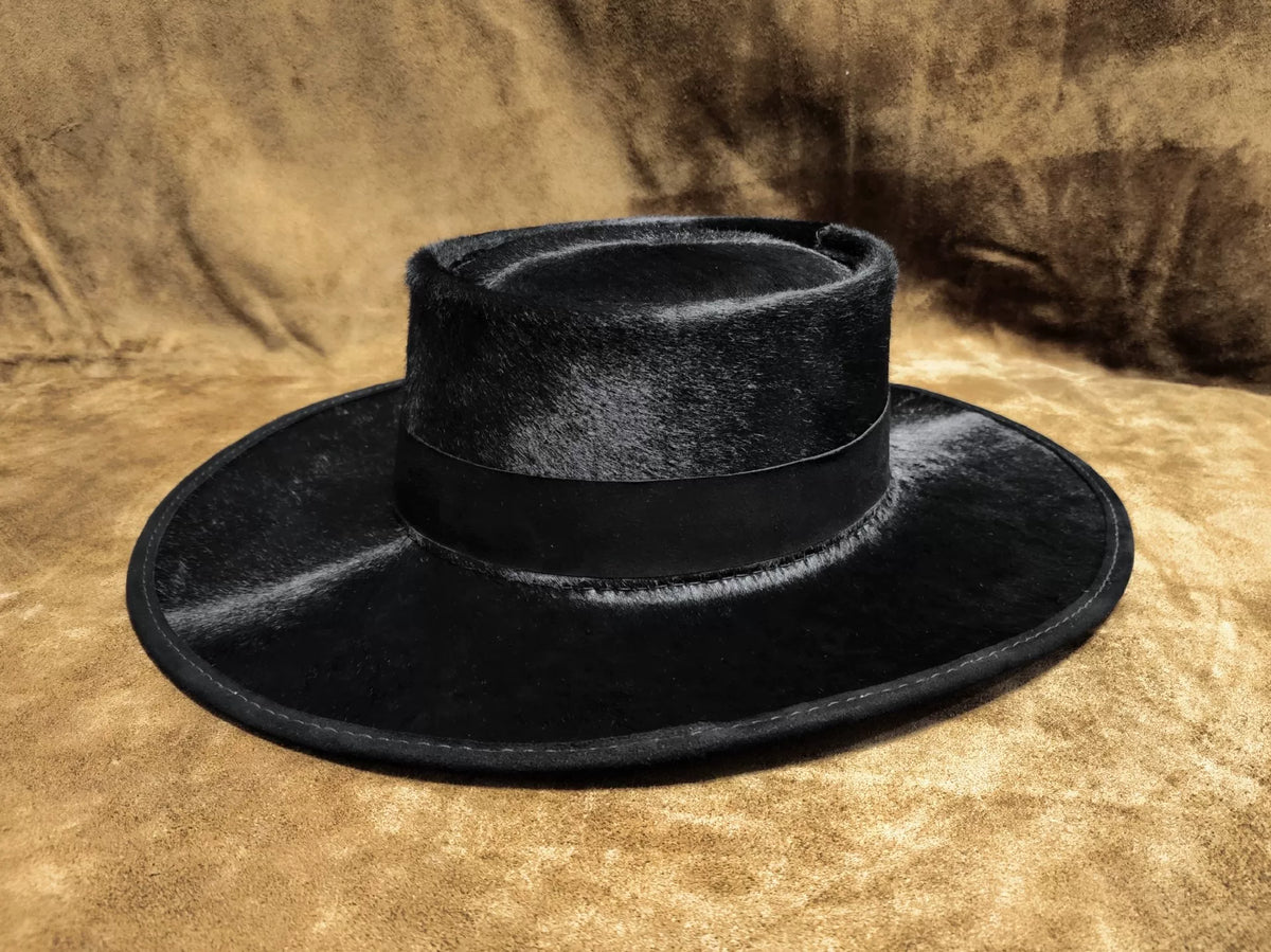 Cappello in Pelle e Crino Nero con Tesa Piana