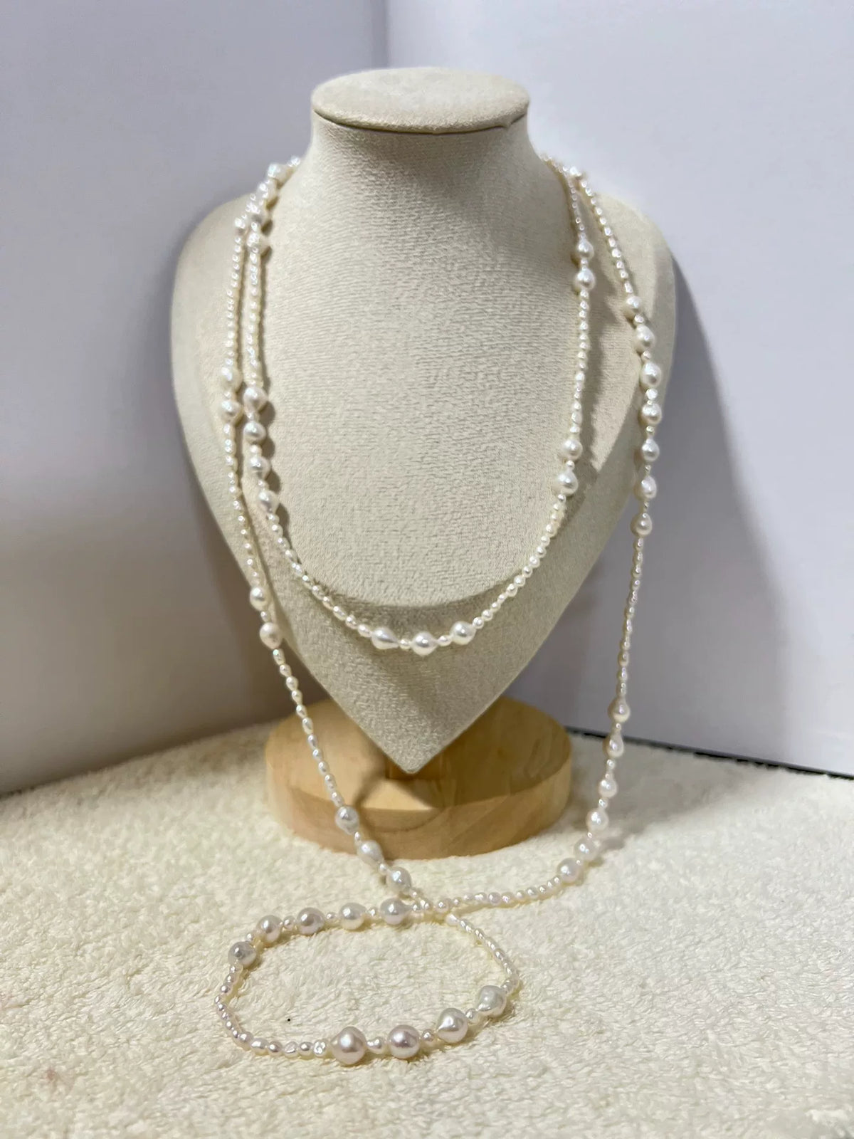 Collier superposé de perles baroques d'eau douce