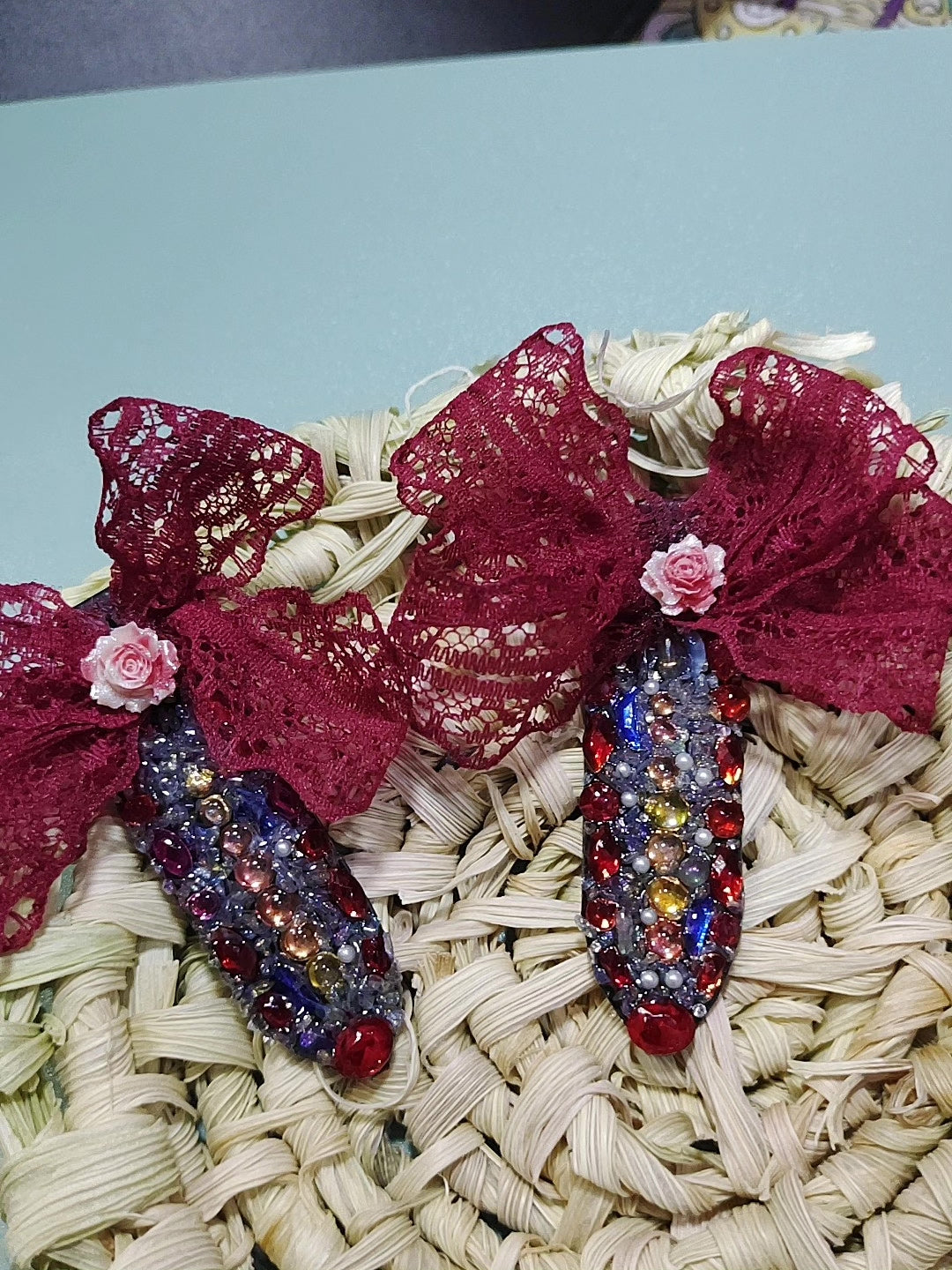 Rote Spitzen-Haarschleife mit Strass