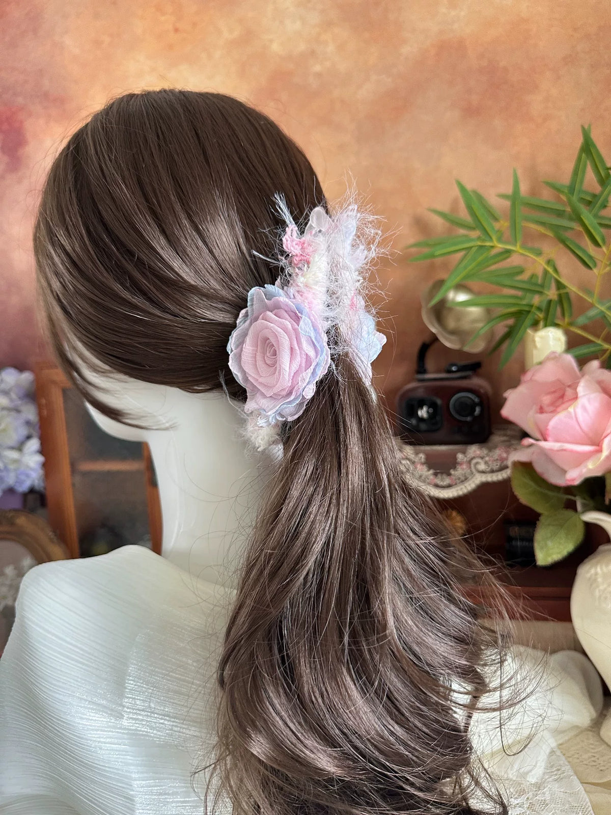 Handgefertigte Bananenspange mit Stoffrose, Rosa