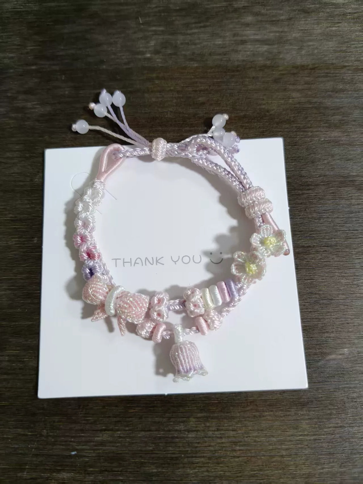 Pulseira Entrançada à Mão com Gradiente Rosa e Branco