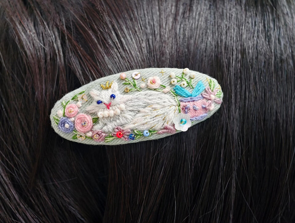 Pinza para el pelo de gato bordada a mano, 6,5 cm
