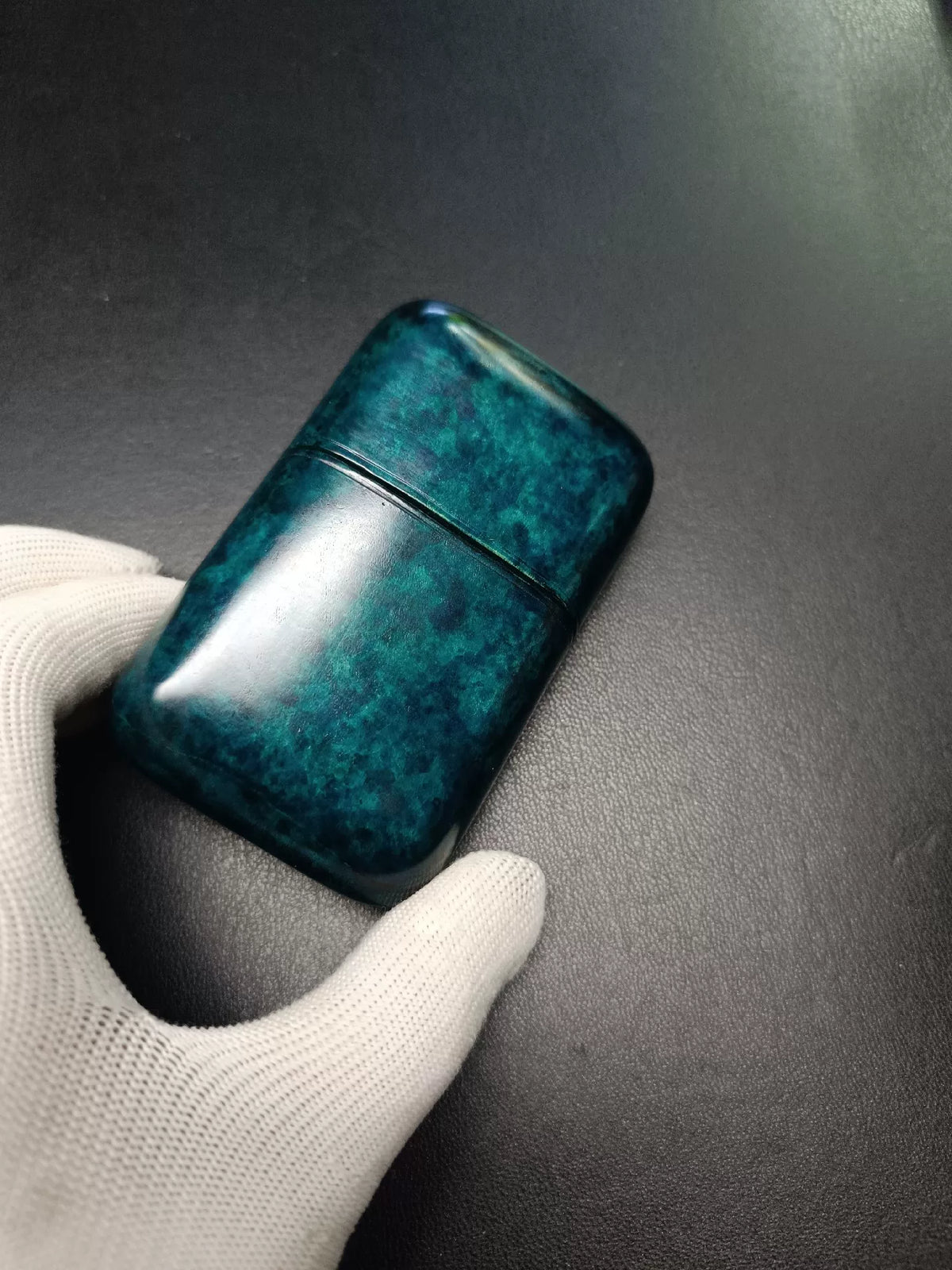 Handgemaakt sigarettenhouje van plantageloooid runderleer blauw