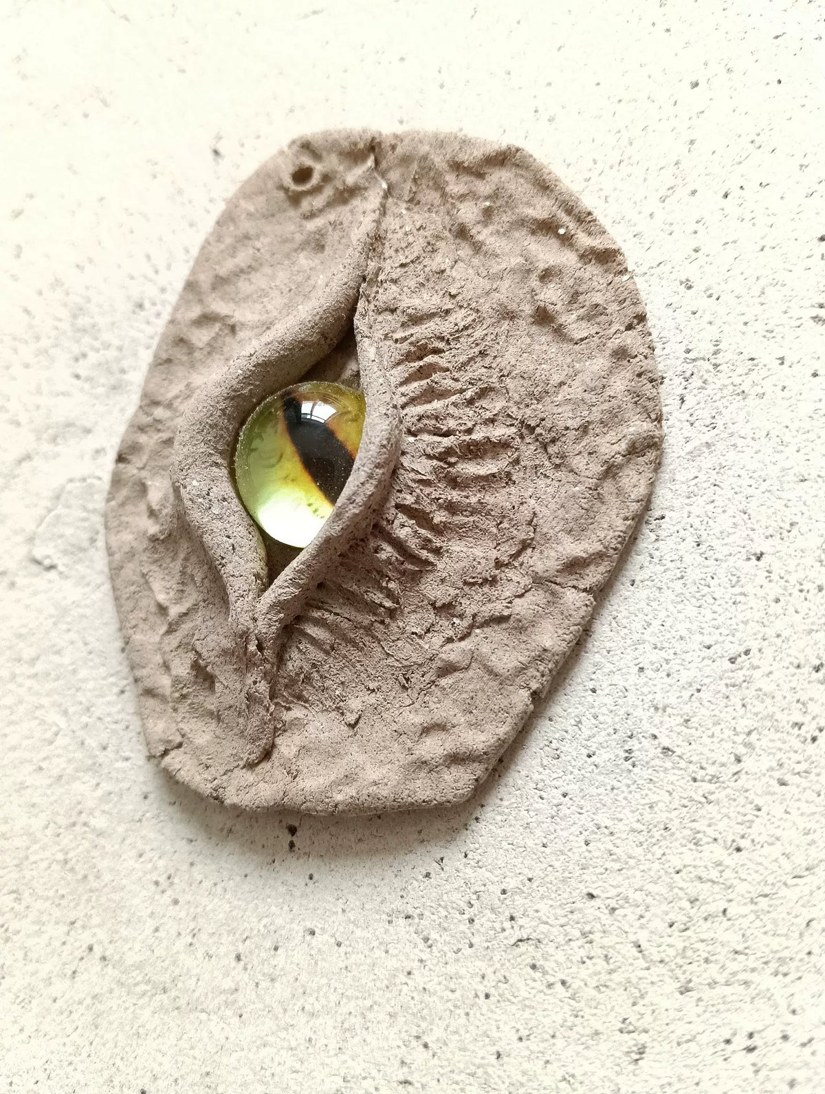 ハンドメイド ストーンアイトーテムペンダント