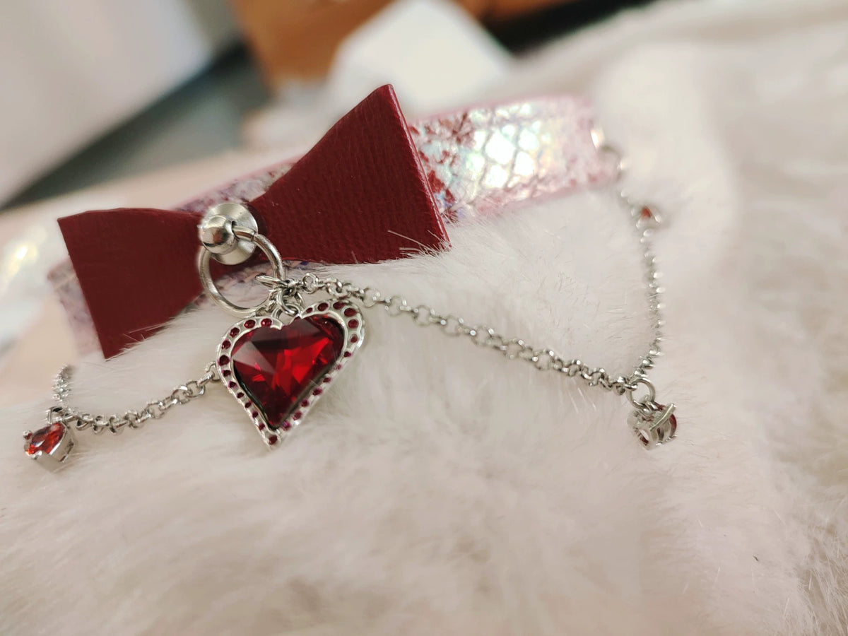 Handgakte Lolita Choker Parelroze Leer